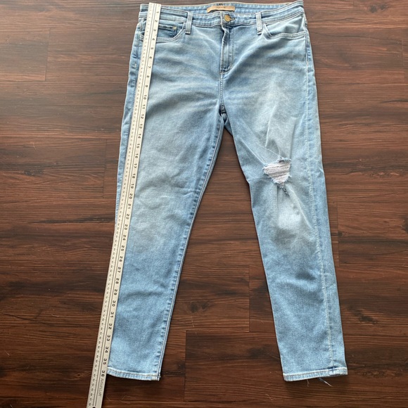 Joe's Flawless The Icon Mid Rise Skinny Crop. Size 33 - Picture 5 of 9